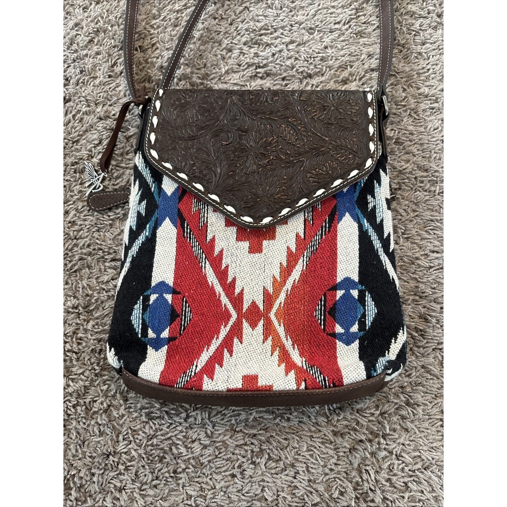 ANGEL RANCH CONCEAL CARRY CROSSBODY BAG FRINGE AZTEC MULTICOLORED - Picture 2 of 9